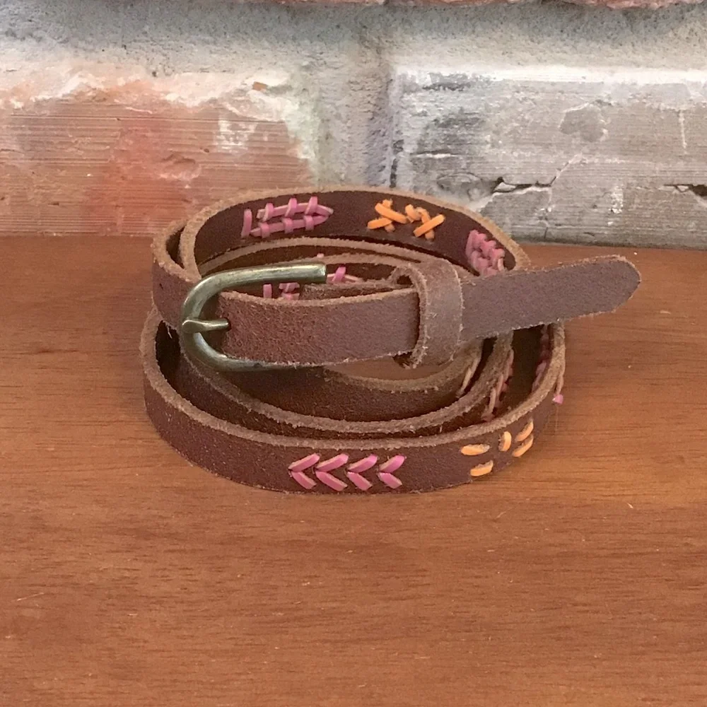 J. CREW Women’s Thin Brown Hot Pink Orange Stitches Leather Belt M - Picture 2 of 3